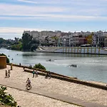 Casa Real, Oasis Sin Ruido En Triana